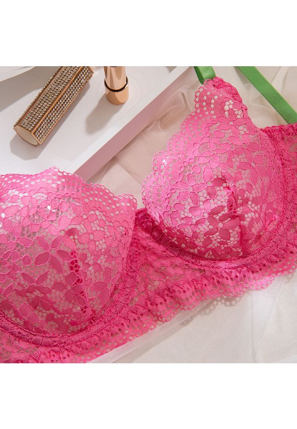 Intica - Komplet bielizny z haftem elegancki i komfortowy Aindrea. Kolor: różowy. Materiał: tkanina. Wzór: haft