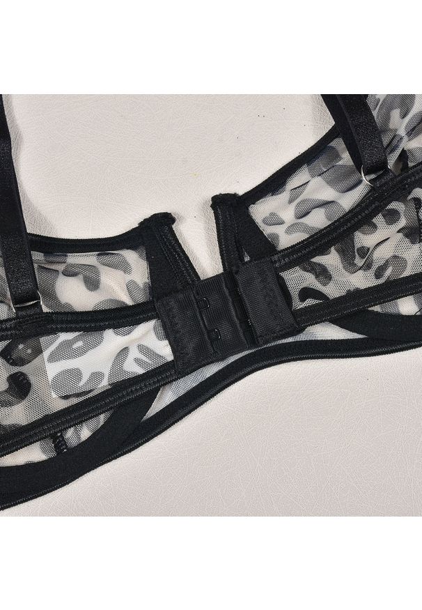 Intica - Komplet bielizny z subtelnymi detalami na wyjątkowe okazje Nesha. Materiał: skóra, materiał