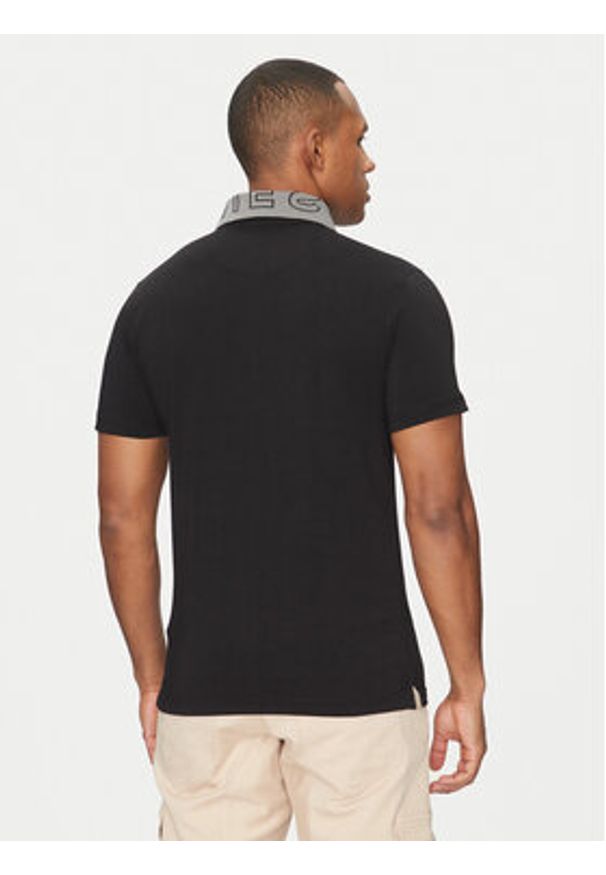Guess Polo M5GP66 J1314 Czarny Regular Fit. Typ kołnierza: polo. Kolor: czarny. Materiał: bawełna