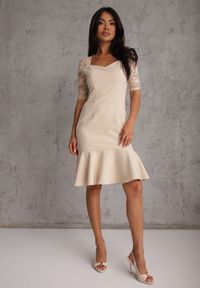 Renee - Beżowa Sukienka VICES o Taliowanym Kroju z Rękawami z Koronki Metirei. Kolor: beżowy. Materiał: koronka. Wzór: koronka. Styl: elegancki #4