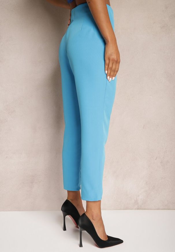 Renee - Niebieskie Spodnie Iolona. Stan: podwyższony. Kolor: niebieski. Materiał: tkanina. Wzór: aplikacja, gładki, jednolity. Styl: klasyczny