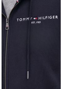 TOMMY HILFIGER - Tommy Hilfiger Bluza męska kolor granatowy z kapturem z aplikacją. Okazja: na co dzień. Typ kołnierza: kaptur. Kolor: niebieski. Materiał: dzianina. Wzór: aplikacja. Styl: casual #3