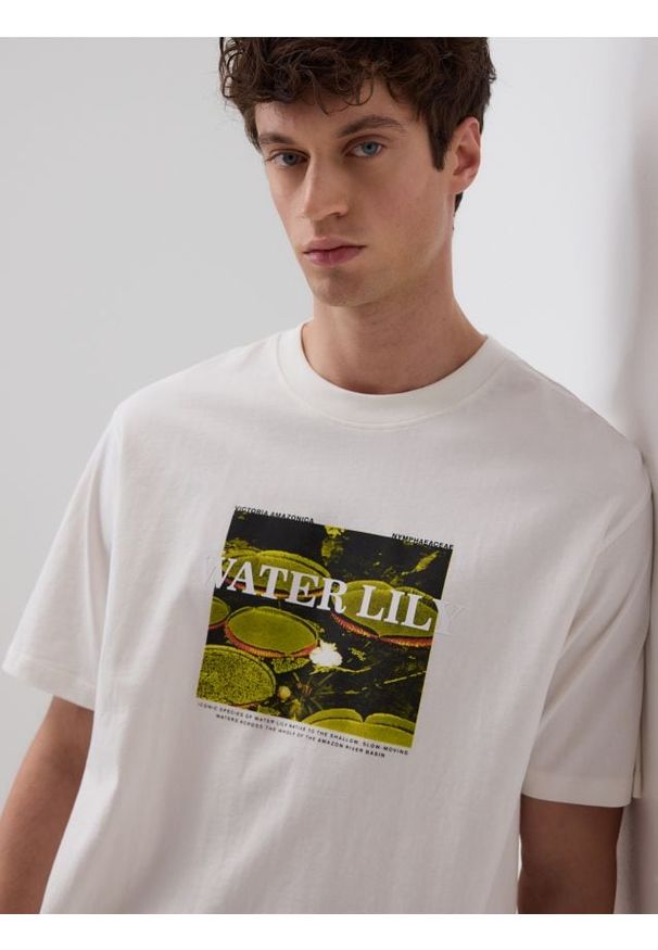 Reserved - T-shirt comfort z nadrukiem - złamana biel. Materiał: bawełna, dzianina. Wzór: nadruk