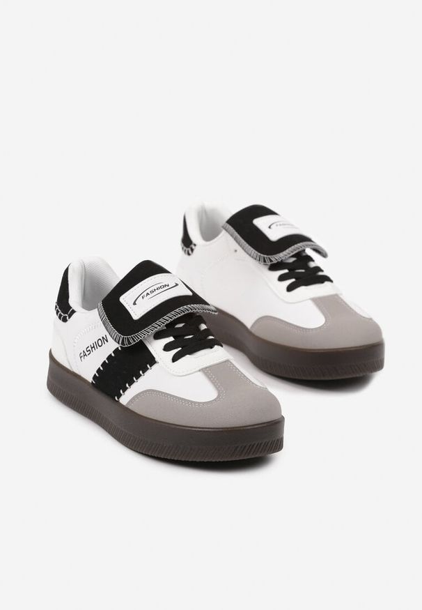 Renee - Biało-Czarne Sneakersy na Platformie z Kontrastującymi Detalami i Wywiniętym Językiem Amirila. Nosek buta: okrągły. Zapięcie: sznurówki. Kolor: biały. Materiał: materiał. Obcas: na platformie. Wysokość obcasa: niski