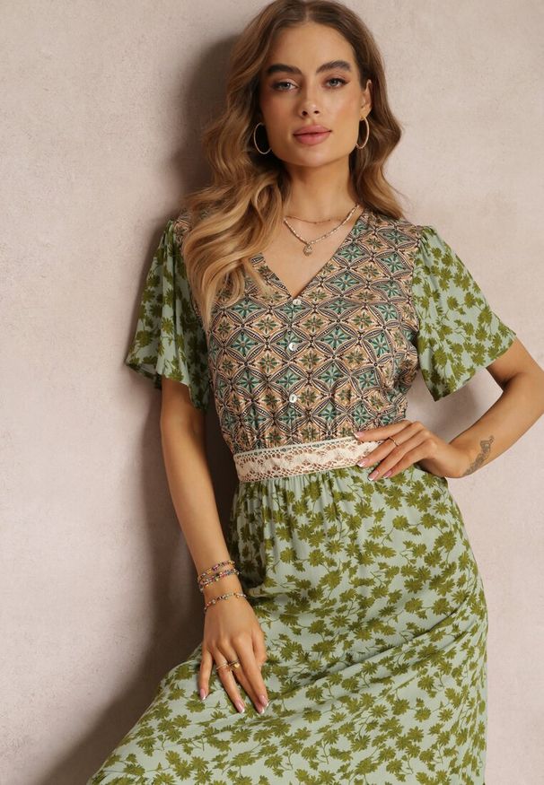 Renee - Ciemnozielona Sukienka Rozkloszowana Maxi z Wiskozy Ophitria. Kolor: zielony. Materiał: wiskoza. Długość: maxi
