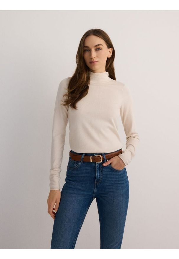 Reserved - Sweter z wiskozą - kremowy. Kolor: kremowy. Materiał: wiskoza