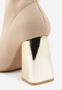 Born2be - Ciemnobeżowe Eleganckie Botki VICES na Słupku ze Skarpetkową Cholewką Rasoria. Okazja: na co dzień, na spotkanie biznesowe, do pracy. Zapięcie: bez zapięcia. Kolor: beżowy. Materiał: satyna, skóra. Szerokość cholewki: normalna. Obcas: na słupku. Styl: elegancki #8