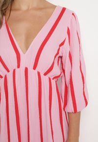 Born2be - Różowo-Pomarańczowa Taliowana Sukienka z Bawełny z Motywem Pasków Rivettes. Okazja: na co dzień, do pracy. Typ kołnierza: dekolt w kształcie V. Kolor: różowy. Materiał: bawełna. Wzór: aplikacja. Typ sukienki: proste. Styl: klasyczny, casual, elegancki #7