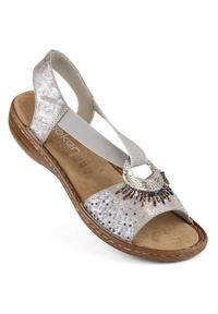 Komfortowe sandały damskie wsuwane z gumką metallic Rieker 60880-90 srebrny. Zapięcie: bez zapięcia. Kolor: srebrny #6