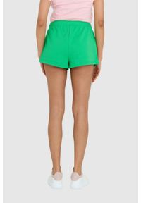 Juicy Couture - JUICY COUTURE Zielone szorty damskie anya recycled z haftowanym logo. Kolor: zielony. Wzór: haft #2