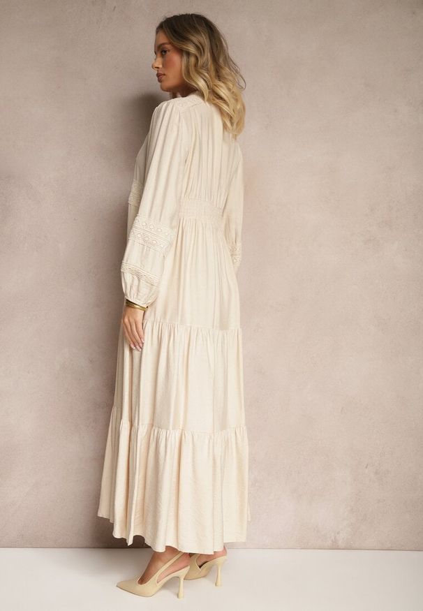 Renee - Jasnobeżowa Rozkloszowana Sukienka z Wiskozy w Stylu Boho z Koronką i Gumką Gonalien. Okazja: na co dzień. Typ kołnierza: dekolt w kształcie V. Kolor: beżowy. Materiał: wiskoza, koronka. Wzór: koronka. Sezon: wiosna, lato. Styl: boho