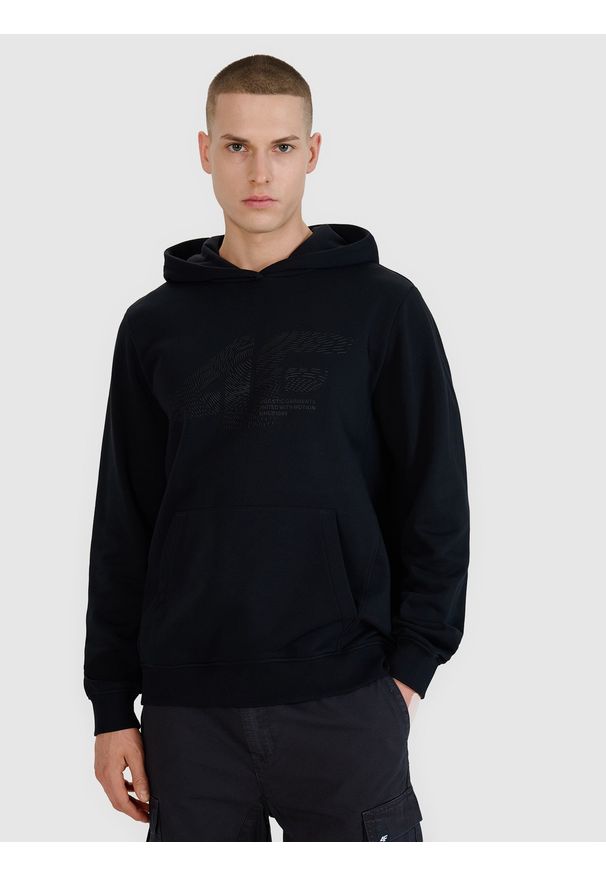4f - 4F Bluza dresowa nierozpinana z kapturem męska - czarna XL. Okazja: na co dzień. Typ kołnierza: kaptur. Kolor: czarny. Materiał: dresówka. Wzór: gładki, nadruk, ze splotem, napisy. Styl: sportowy, casual