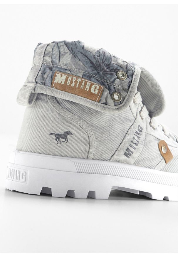 bonprix - Wysokie sneakersy marki Mustang, z bawełnianego płótna. Kolor: szary. Materiał: bawełna