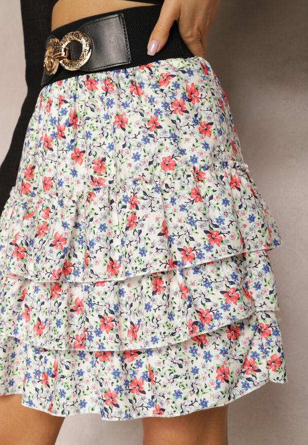 Renee - Biało-Różowa Rozkloszowana Spódnica Kwiecista Mini z Ozdobnym Zapięciem i Falbankami Vimarie. Kolor: biały