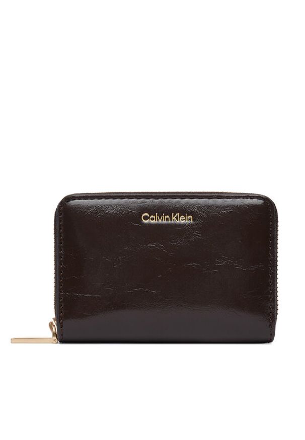 Calvin Klein Portfel Foil Glossy Square Zip Around LV04F1201G Brązowy. Kolor: brązowy. Materiał: skóra