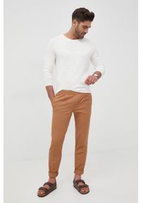 Pepe Jeans sweter bawełniany JOSHUA męska kolor beżowy. Kolor: beżowy. Materiał: bawełna. Długość rękawa: raglanowy rękaw. Wzór: aplikacja