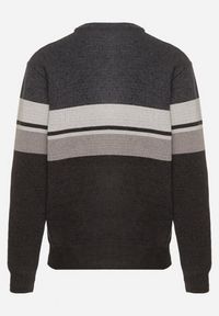 Born2be - Ciemnoszary Sweter z Wełną z Eleganckim Kołnierzykiem Koszulowym Espalea. Typ kołnierza: kołnierzyk koszulowy. Kolor: szary. Materiał: wełna. Wzór: aplikacja. Styl: elegancki