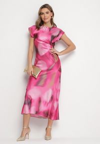 Born2be - Różowa Rozkloszowana Sukienka w Abstrakcyjny Print z Ozdobnym Marszczeniem Tillanara. Okazja: na imprezę. Kolor: różowy. Wzór: nadruk. Styl: elegancki, wizytowy #3