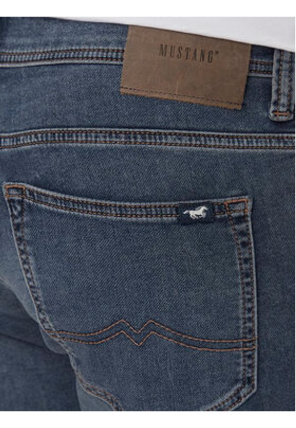 Mustang Szorty jeansowe Chicago 1014891 Granatowy Regular Fit. Kolor: niebieski. Materiał: bawełna