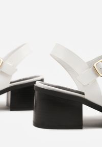 Born2be - Białe Sandały na Obcasie z Ozdobnymi Paskami Aglaosa. Okazja: na co dzień. Zapięcie: pasek. Kolor: biały. Wzór: paski. Obcas: na obcasie. Styl: casual, elegancki. Wysokość obcasa: średni #5