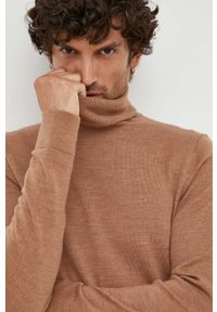 Calvin Klein sweter wełniany męski kolor brązowy lekki z golferm. Typ kołnierza: golf. Kolor: brązowy. Materiał: wełna #5