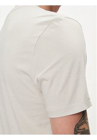 Calvin Klein Jeans T-Shirt J30J320806 Szary Slim Fit. Kolor: szary. Materiał: bawełna #5
