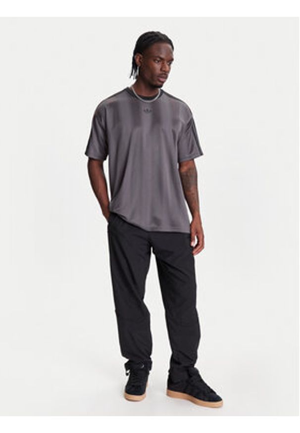 Adidas - adidas T-Shirt adicolor Jacquard JW5880 Szary Loose Fit. Kolor: szary. Materiał: syntetyk