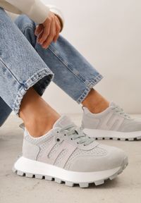 Renee - Jasnozielone Sneakersy na Platformie z Zamszu Naturalnego z Perforacją Zitrina. Kolor: zielony. Materiał: zamsz. Obcas: na platformie #1