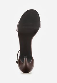 Born2be - Brązowe Sandały na Szpilce z Cienkim Paskiem Nealia. Okazja: na co dzień. Zapięcie: pasek. Kolor: brązowy. Materiał: jeans. Obcas: na szpilce. Styl: casual, klasyczny #5