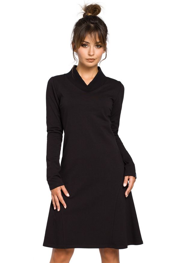 BE - Trapezowa sukienka o wyjątkowym kroju. Materiał: bawełna, dresówka, materiał, elastan. Typ sukienki: trapezowe. Styl: elegancki
