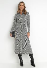 Born2be - Czarna Sukienka Rozkloszowana Długa Def. Kolor: czarny. Materiał: dzianina, materiał. Wzór: geometria. Typ sukienki: koszulowe, dopasowane. Styl: klasyczny. Długość: maxi #1