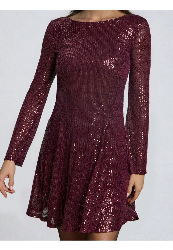 Sinsay - Sukienka mini z ozdobnymi cekinami - czerwony. Kolor: czerwony. Długość: mini