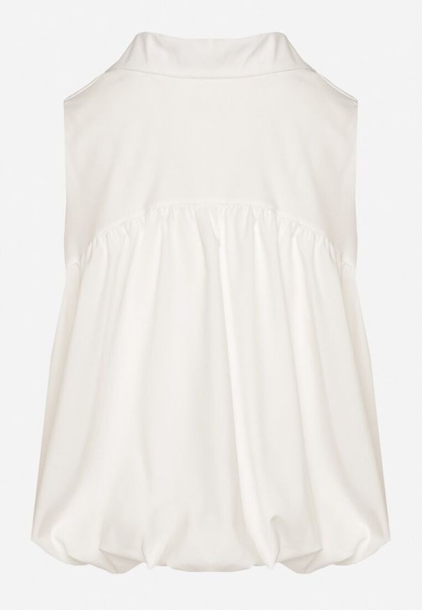 Born2be - Biała Bluza Rozkloszowana Oversize z Kołnierzykiem Eridwen. Okazja: na co dzień. Typ kołnierza: kołnierzyk klasyczny, dekolt w serek. Kolor: biały. Długość rękawa: długi rękaw. Długość: długie. Styl: klasyczny, casual
