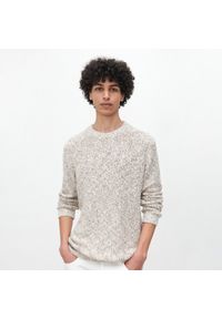 Reserved - Sweter o strukturalnym splocie - Beżowy. Kolor: beżowy. Wzór: ze splotem #1