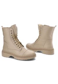 Beżowe Botki Damskie Wasak Wygodne Obuwie. Okazja: na spacer. Kolor: beżowy. Materiał: skóra. Szerokość cholewki: normalna. Wzór: aplikacja, grochy. Sezon: zima, jesień. Obcas: na obcasie. Wysokość obcasa: niski #5