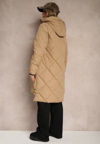 Renee - Beżowa Pikowana Kurtka z Przeszyciem w Kratę Kapturem i Kieszeniami Zenetta. Typ kołnierza: kaptur. Kolor: beżowy. Materiał: jeans. Długość: długie. Styl: sportowy, klasyczny, elegancki #5