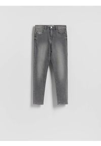Reserved - Jeansy slim fit push up - jasnoszary. Kolor: szary