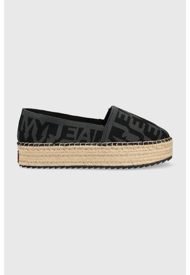 Tommy Jeans espadryle LOGOMANIA ESPADRILLE kolor czarny na platformie EN0EN02079. Nosek buta: okrągły. Kolor: czarny. Materiał: poliester, materiał, guma. Wzór: gładki. Obcas: na platformie
