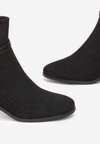 Born2be - Czarne Botki na Słupkowym Obcasie Kongei. Nosek buta: okrągły. Zapięcie: zamek. Kolor: czarny. Sezon: jesień, zima. Obcas: na obcasie. Styl: klasyczny. Wysokość obcasa: średni #2