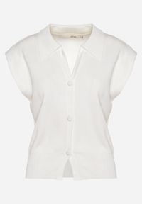 Born2be - Biała Bluzka Kamizelka z Kołnierzykiem Polo i Podkreślonymi Ramionami Naledia. Okazja: na co dzień, na spotkanie biznesowe, do pracy. Typ kołnierza: polo. Kolor: biały. Materiał: jeans. Styl: biznesowy, klasyczny, casual