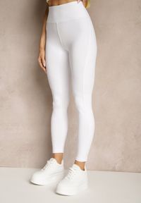 Renee - Białe Legginsy z Ozdobnymi Przeszyciami z Efektem Modelowania Carittia. Okazja: na co dzień. Kolor: biały. Długość: długie. Styl: elegancki, casual #3