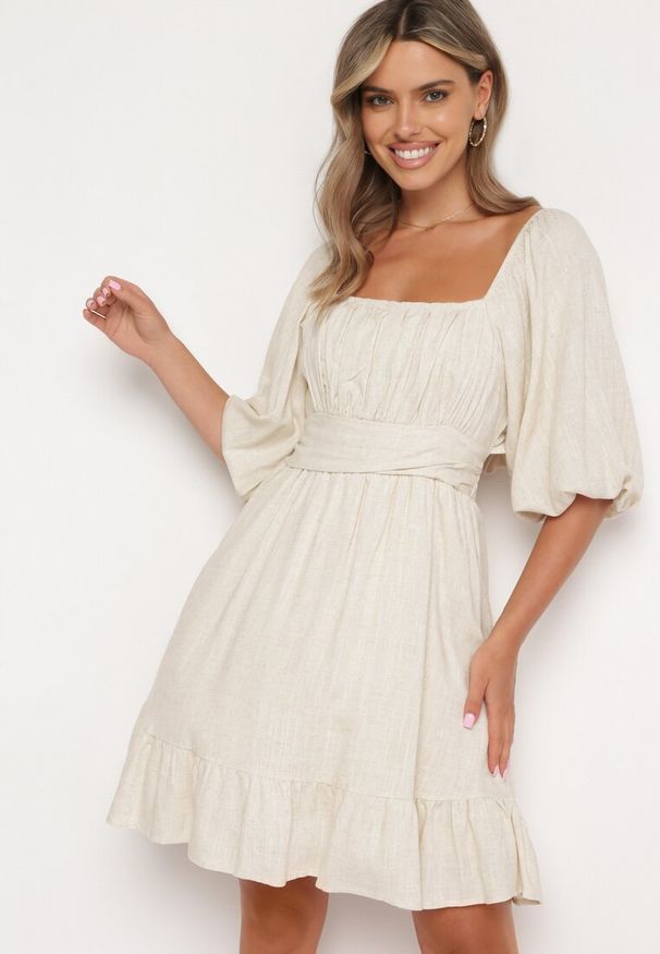 Born2be - Beżowa Rozkloszowana Sukienka z Wiskozą i Lnem z Gumką w Talii Falbanką i Podszewką Vilemia. Okazja: na co dzień. Kolor: beżowy. Materiał: wiskoza, len. Typ sukienki: proste, rozkloszowane. Styl: casual