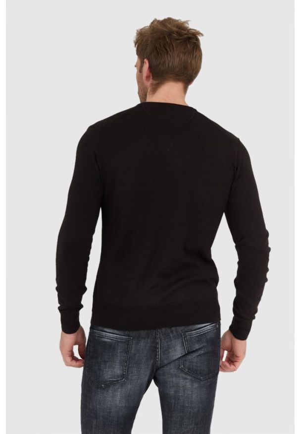 La Martina - LA MARTINA Czarny sweter męski z wełną w serek, Rozmiar 3XL. Typ kołnierza: dekolt w serek. Kolor: czarny. Materiał: wełna