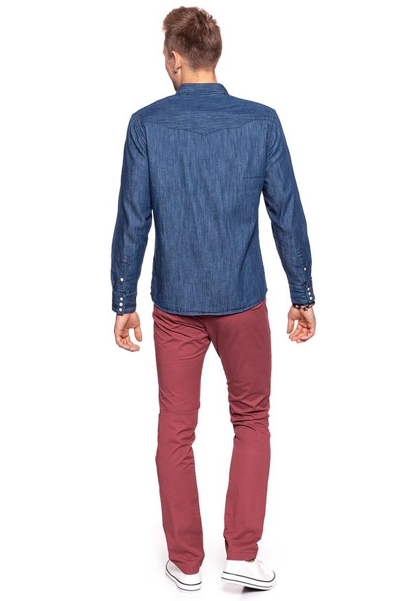 Lee - LEE SPODNIE MĘSKIE CHINO OXBLOOD L768FT58. Materiał: jeans, materiał. Styl: wizytowy, klasyczny, elegancki