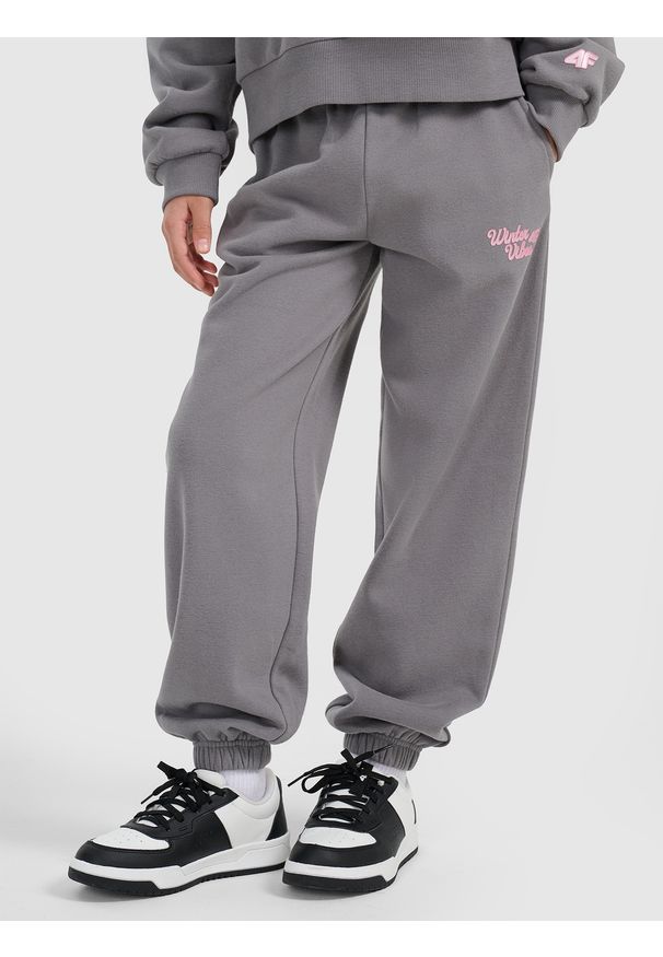 4f - 4F Spodnie dresowe joggery dziewczęce - szare 134 (8-9 lat). Okazja: na co dzień. Stan: podwyższony. Kolor: szary. Materiał: dresówka. Długość: do kostek. Sezon: lato. Styl: casual