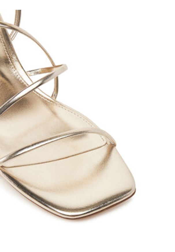 Steve Madden Sandały Remmi SM11003296 Złoty. Kolor: złoty. Materiał: skóra
