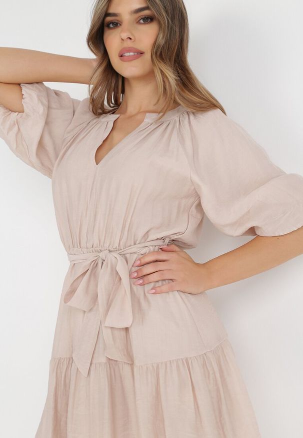 Born2be - Beżowa Sukienka Hyromela. Kolor: beżowy. Materiał: materiał, tkanina. Wzór: gładki. Typ sukienki: rozkloszowane. Długość: mini