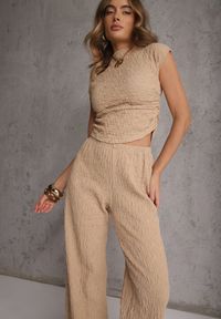 Renee - Beżowy Komplet Spodnie Wide Leg i Top ze Stójką i Drapowaniem w Talii Meridone. Kolor: beżowy. Materiał: materiał #2