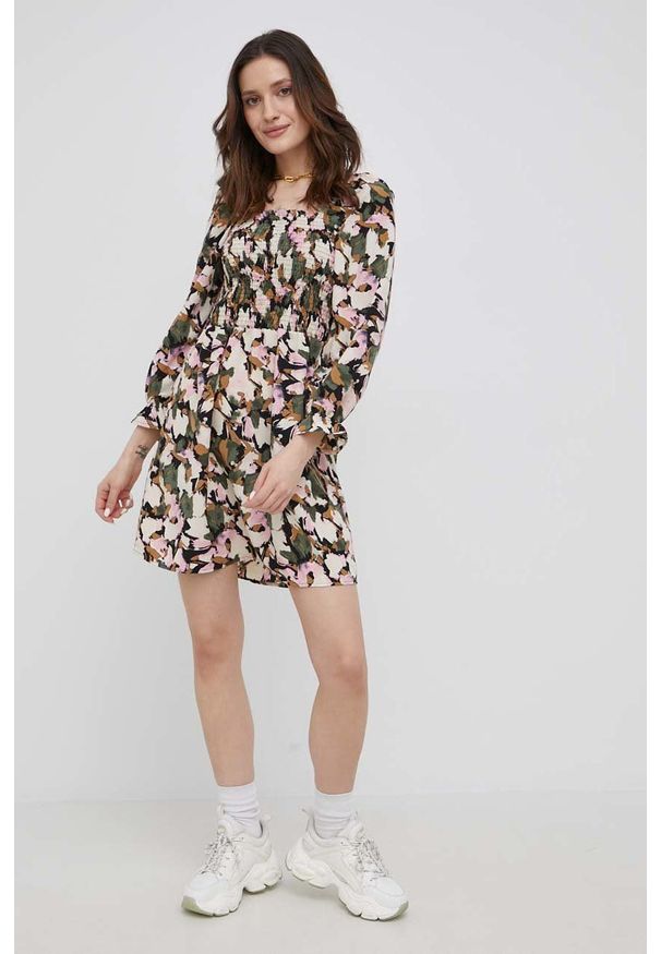 Vero Moda sukienka mini rozkloszowana. Materiał: włókno, materiał, tkanina. Długość rękawa: długi rękaw. Typ sukienki: rozkloszowane. Długość: mini