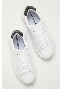 Calvin Klein Jeans - Buty skórzane. Nosek buta: okrągły. Zapięcie: sznurówki. Kolor: biały. Materiał: skóra. Szerokość cholewki: normalna. Obcas: na obcasie. Wysokość obcasa: niski #2